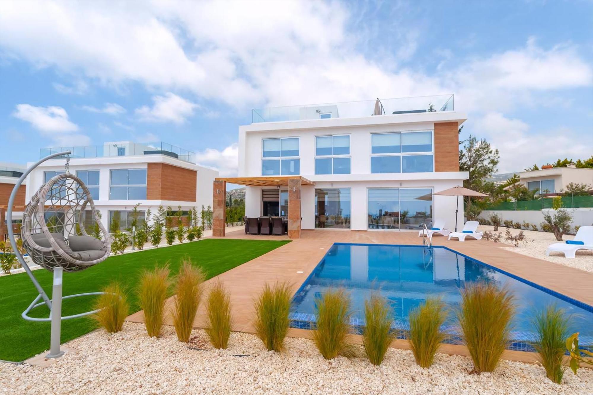 Luxurioese Mit 4 Schlafzimmern, Pool Und Whirlpool